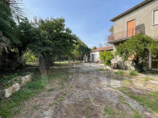Villa Indipendente in vendita a Roccasecca, Lazio