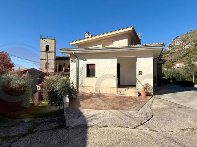 Villa Indipendente in vendita a Roccasecca, Lazio