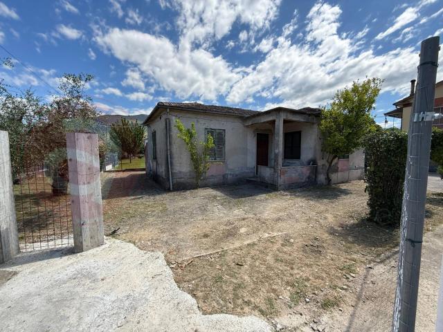 Villa Indipendente in vendita a Roccasecca, Lazio
