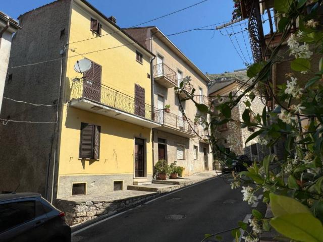Villa Indipendente in vendita a Roccasecca, Lazio