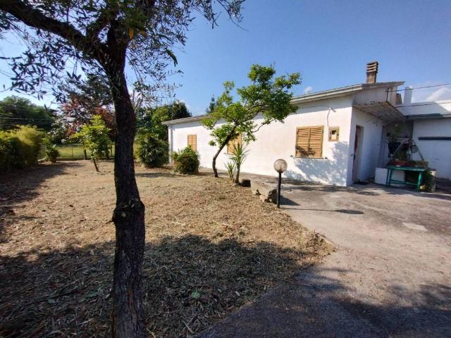 Villa Indipendente in vendita a Roccasecca, Lazio