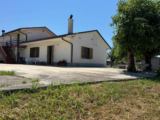 Villa Indipendente in vendita a Roccasecca, Lazio