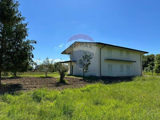 Villa Indipendente in vendita a Rocchetta A Volturno, Molise
