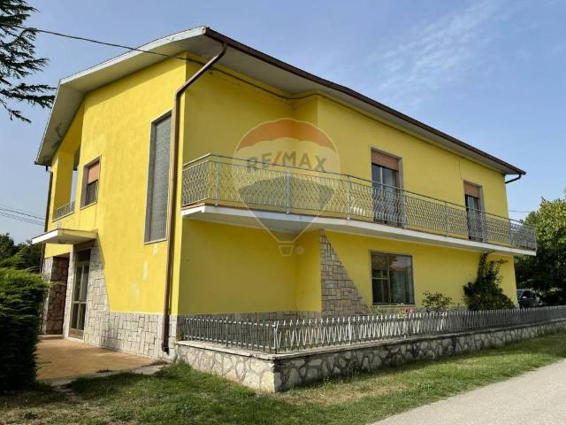 Villa Indipendente in vendita a Rocchetta A Volturno, Molise