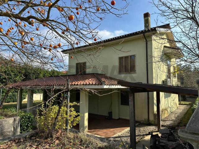 Villa Indipendente in vendita a Rocchetta A Volturno, Molise