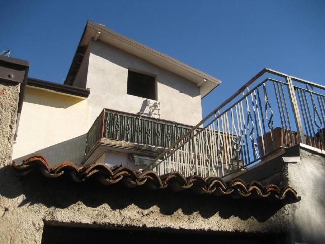 Villa Indipendente in vendita a Volciano, Roè Volciano