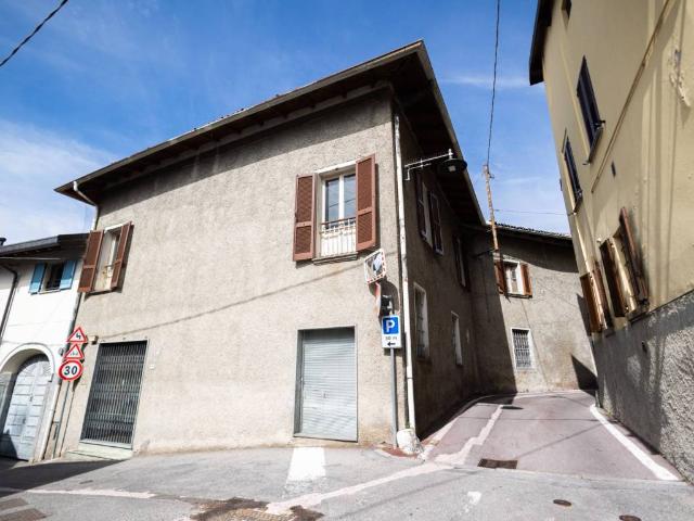 Villa Indipendente in vendita a Rogeno, Lombardia