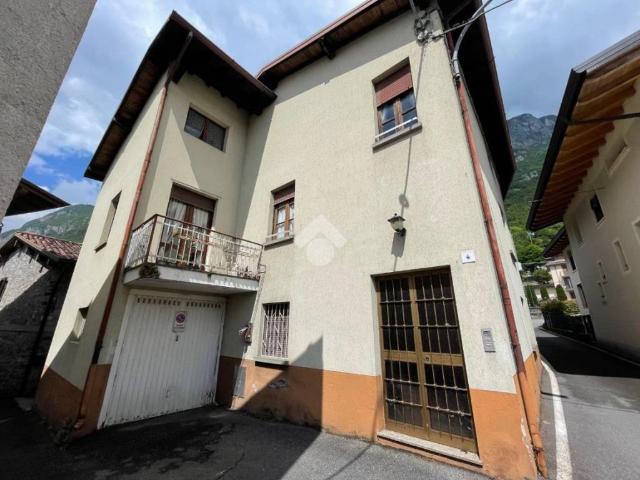 Villa Indipendente in vendita a Rogno, Lombardia