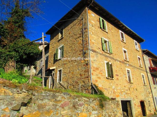 Villa Indipendente in vendita a Rogno, Lombardia