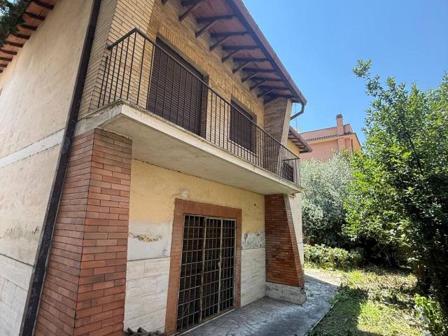 Villa Indipendente in vendita a Saxa Rubra, Roma Capitale