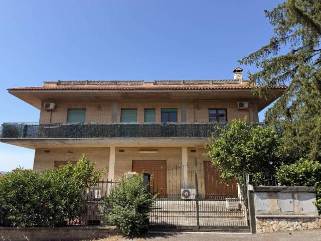 Villa Indipendente in vendita a Valle Muricana, Montecompatri