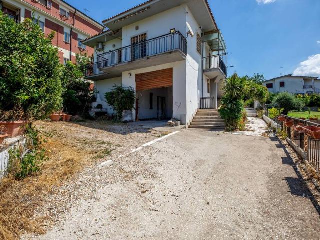Villa Indipendente in vendita a Castel di Decima, Roma