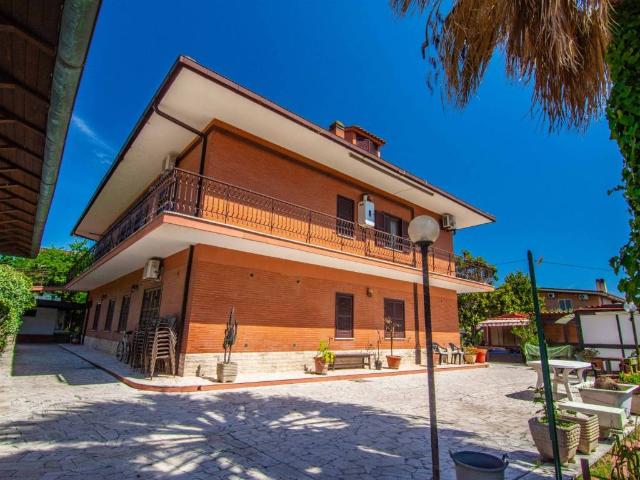 Villa Indipendente in vendita a Municipio Roma XI, Roma Capitale