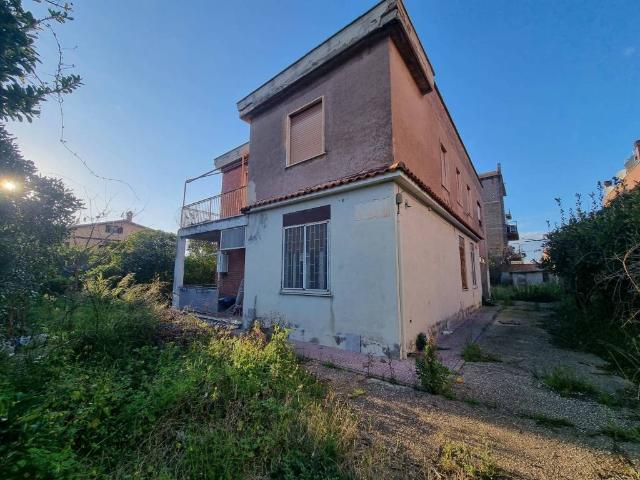Villa Indipendente in vendita a Municipio Roma X, Roma Capitale