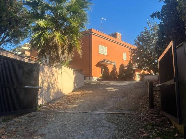 Villa Indipendente in vendita a Ponte Linari, Roma Capitale