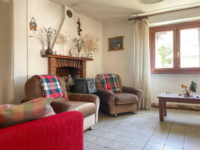 Villa Indipendente in vendita a Romagnese, Lombardia