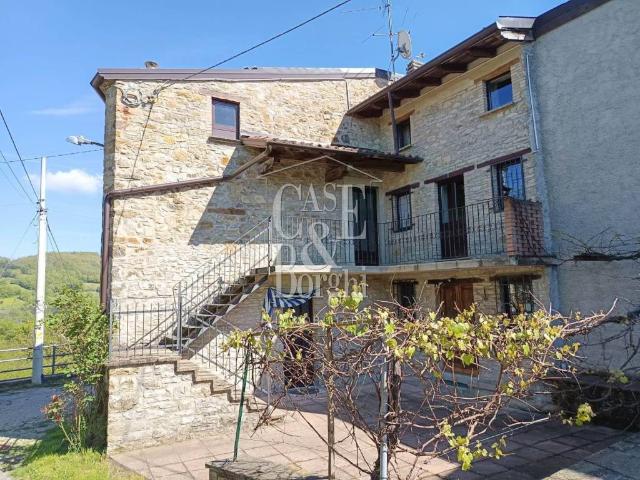 Villa Indipendente in vendita a Romagnese, Lombardia