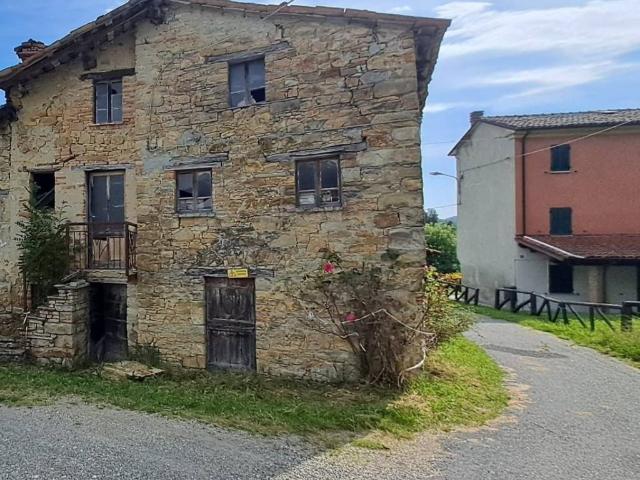 Villa Indipendente in vendita a Romagnese, Lombardia