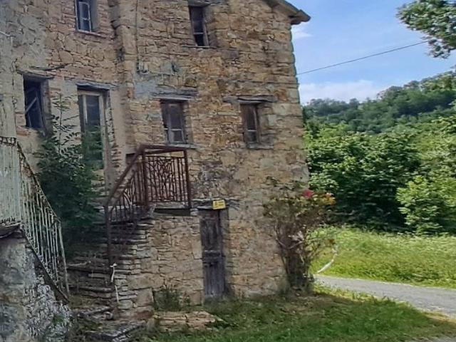 Villa Indipendente in vendita a Romagnese, Lombardia