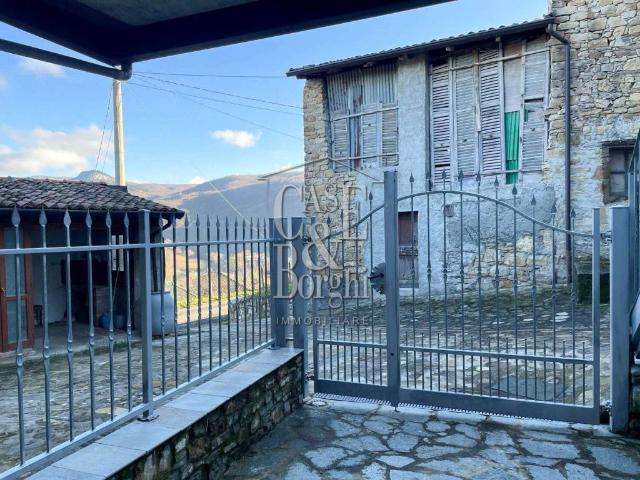 Villa Indipendente in vendita a Romagnese, Lombardia