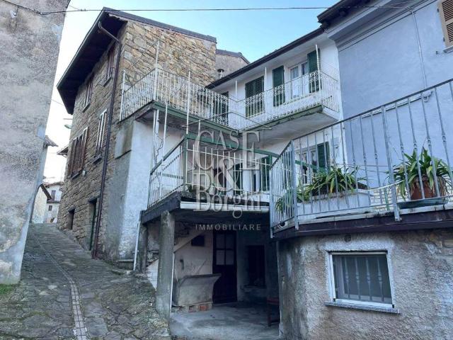 Villa Indipendente in vendita a Romagnese, Lombardia