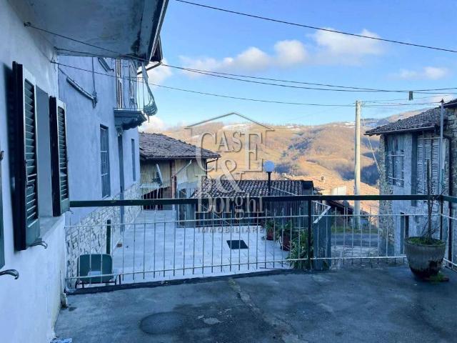Villa Indipendente in vendita a Romagnese, Lombardia