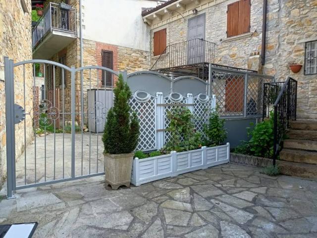 Villa Indipendente in vendita a Romagnese, Lombardia