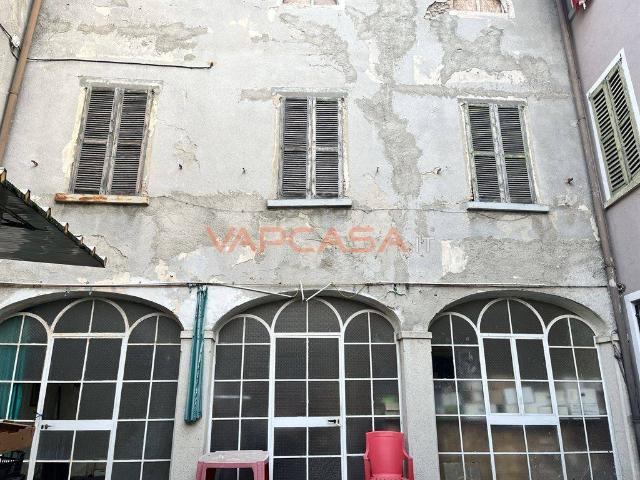 Palazzo in vendita a Romano Di Lombardia, Lombardia