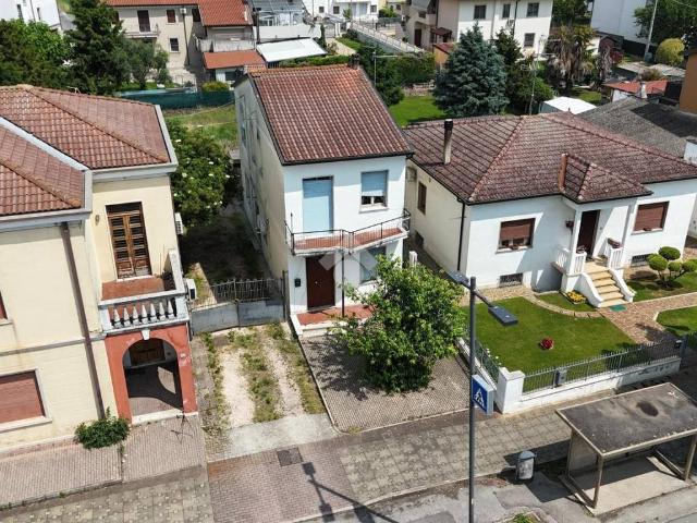 Villa Indipendente in vendita a Ronco All'adige, Veneto