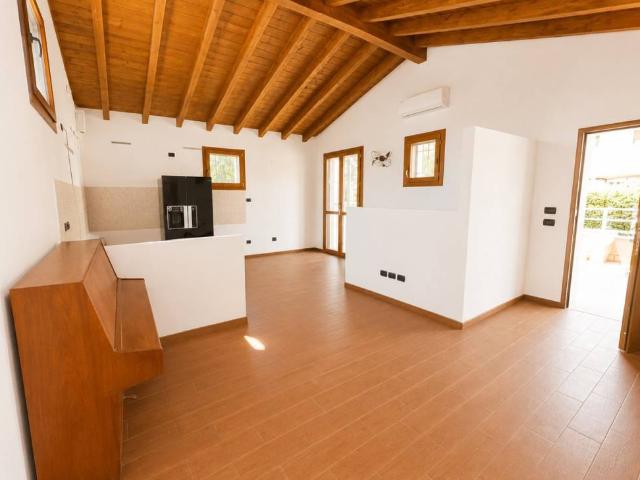 Villa Indipendente in vendita a Ronco Briantino, Lombardia