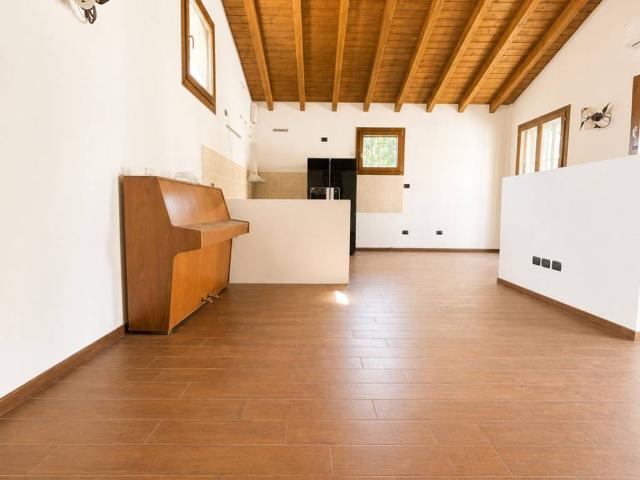 Villa Indipendente in vendita a Ronco Briantino, Lombardia