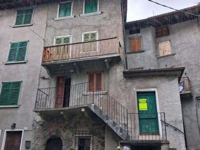 Villa Indipendente in vendita a Comunità Montana della Valle Brembana, Roncobello