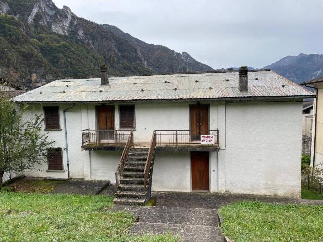 Villa Indipendente in vendita a Comunità Montana della Valle Brembana, Roncobello