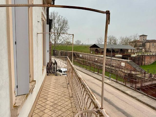 Villa Indipendente in vendita a Roncoferraro, Lombardia