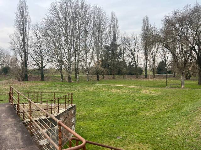 Villa Indipendente in vendita a Roncoferraro, Lombardia