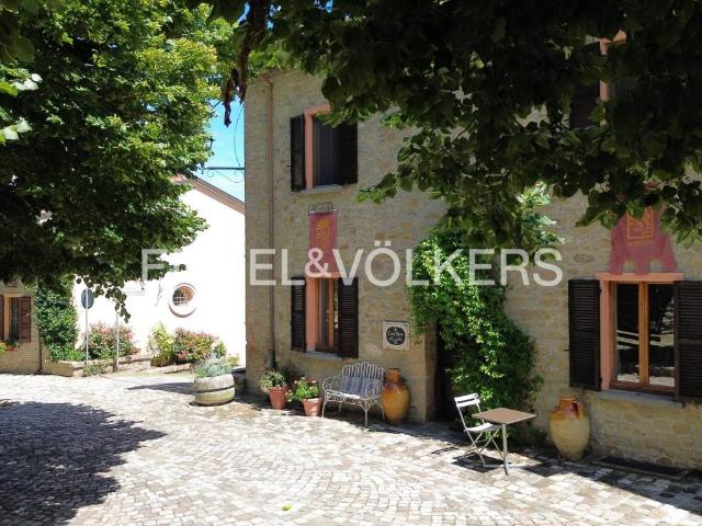 Villa Indipendente in vendita a Monteleone, Roncofreddo