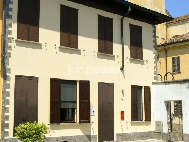 Villa Indipendente in vendita a Cascina Confaloniera, Rosate