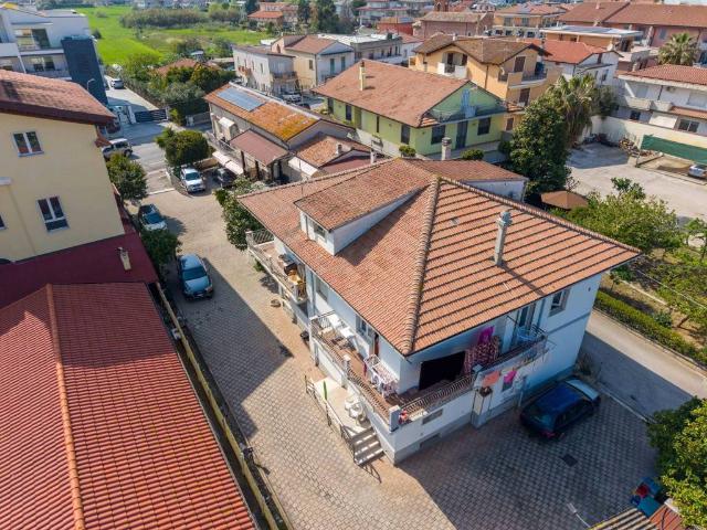 Villa Indipendente in vendita a Roseto Degli Abruzzi, Abruzzo