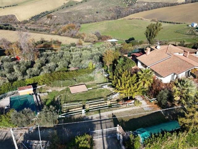 Villa Indipendente in vendita a Roseto Degli Abruzzi, Abruzzo