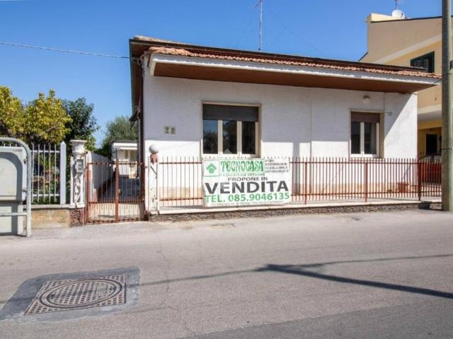 Villa Indipendente in vendita a Roseto Degli Abruzzi, Abruzzo