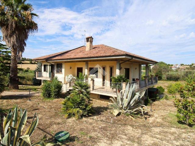 Villa Indipendente in vendita a Roseto Degli Abruzzi, Abruzzo