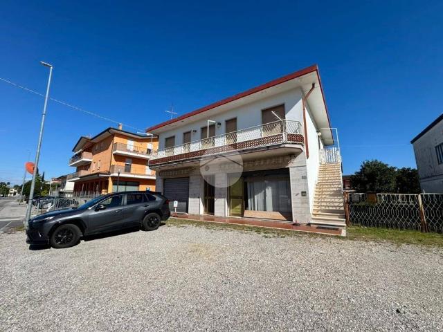 Villa Indipendente in vendita a Rosolina, Veneto