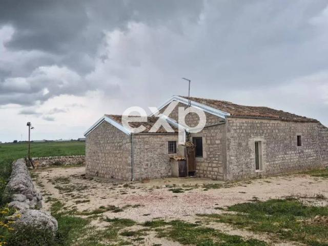 Villa Indipendente in vendita a Rosolini, Sicilia