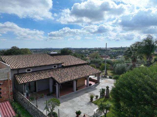 Villa Indipendente in vendita a Rosolini, Sicilia