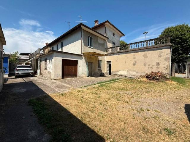 Villa Indipendente in vendita a Villaggio Famiglia, Rovato