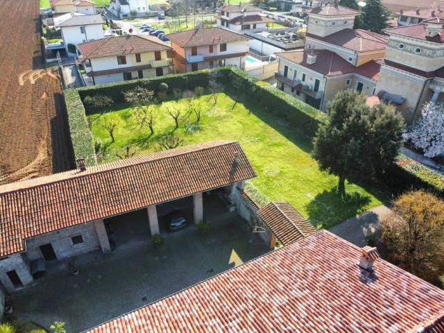 Villa Indipendente in vendita a Rovato, Lombardia