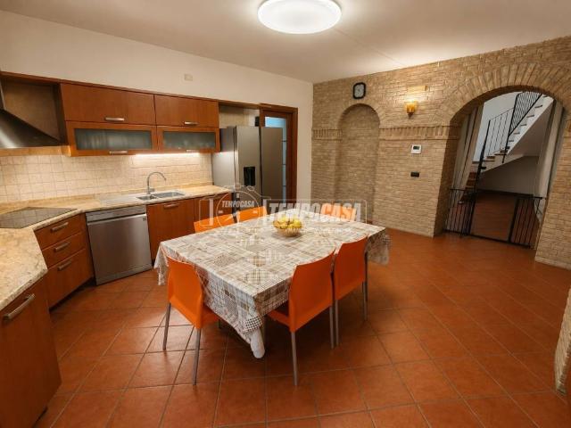 Villa Indipendente in vendita a Rovello Porro, Lombardia