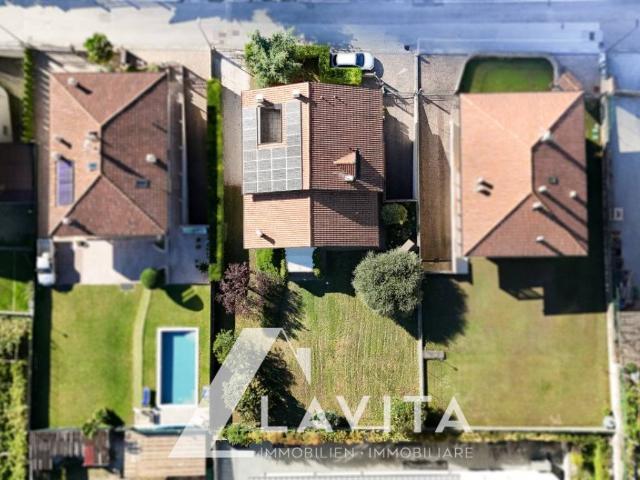Villa Indipendente in vendita a Roveré della Luna, Provincia di Trento