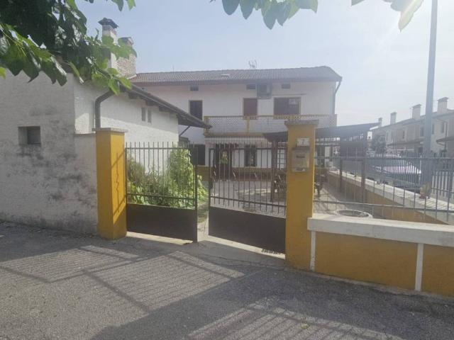 Villa Indipendente in vendita a Roveredo in Piano / Lavorêt, Roveredo in Piano
