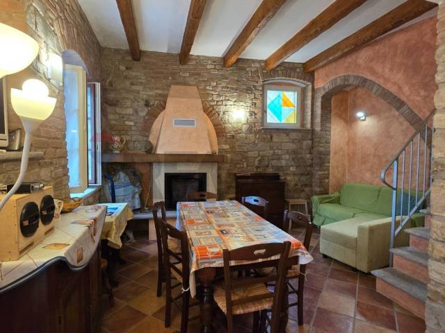 Villa Indipendente in vendita a Rovescala, Lombardia
